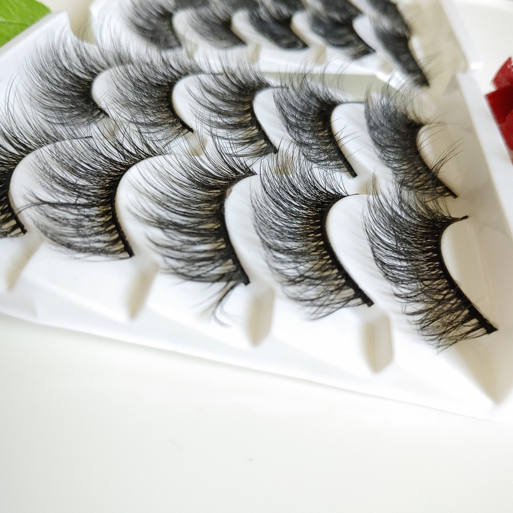 Lashes - Picture 3 of 6